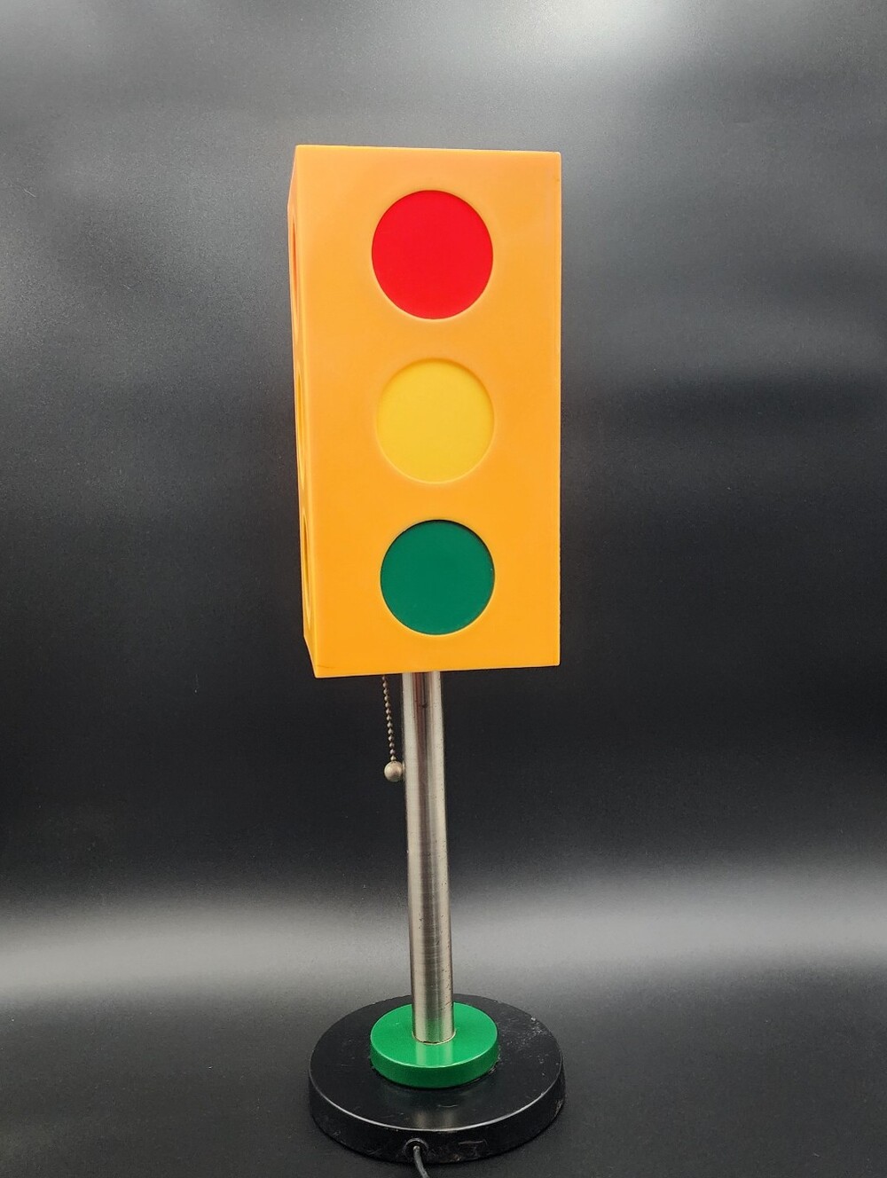 Retro-style Vintage Lucite Traffic Light Stoplight Lamp w/ Pull Chain